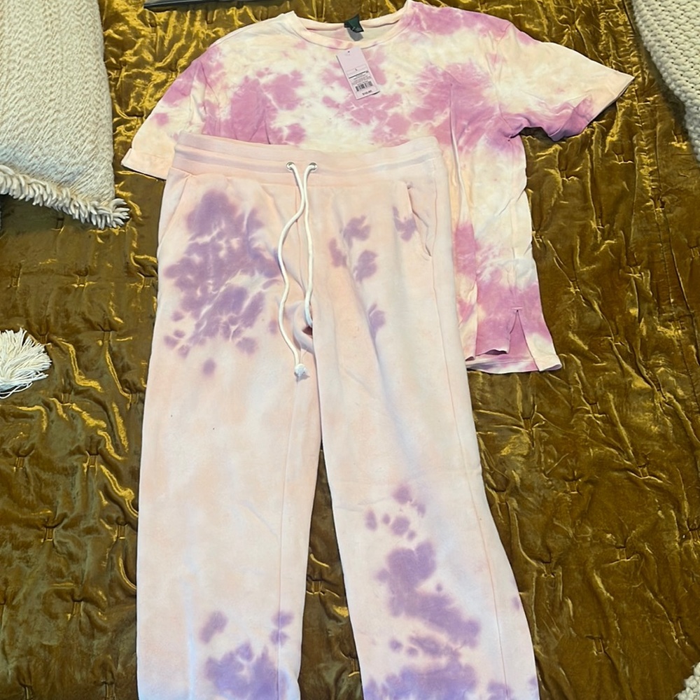ADORABLE TIE DYE SET!!! Super cute and comfy.